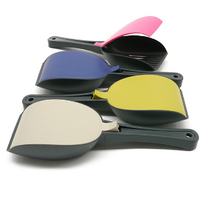 selection of plastic cat litter scoops